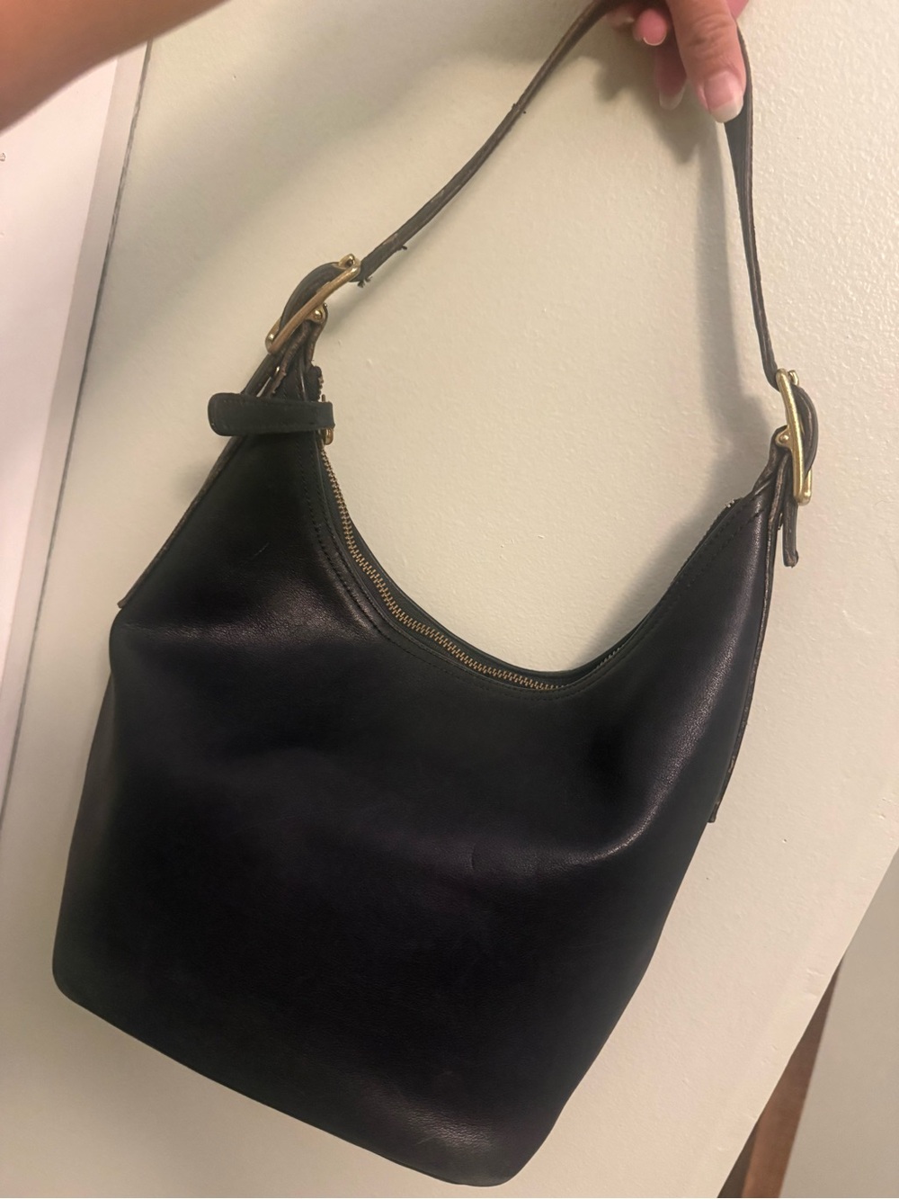 Vintage Coach Classic Black Leather Shoulder Bag - Picture 8 of 8